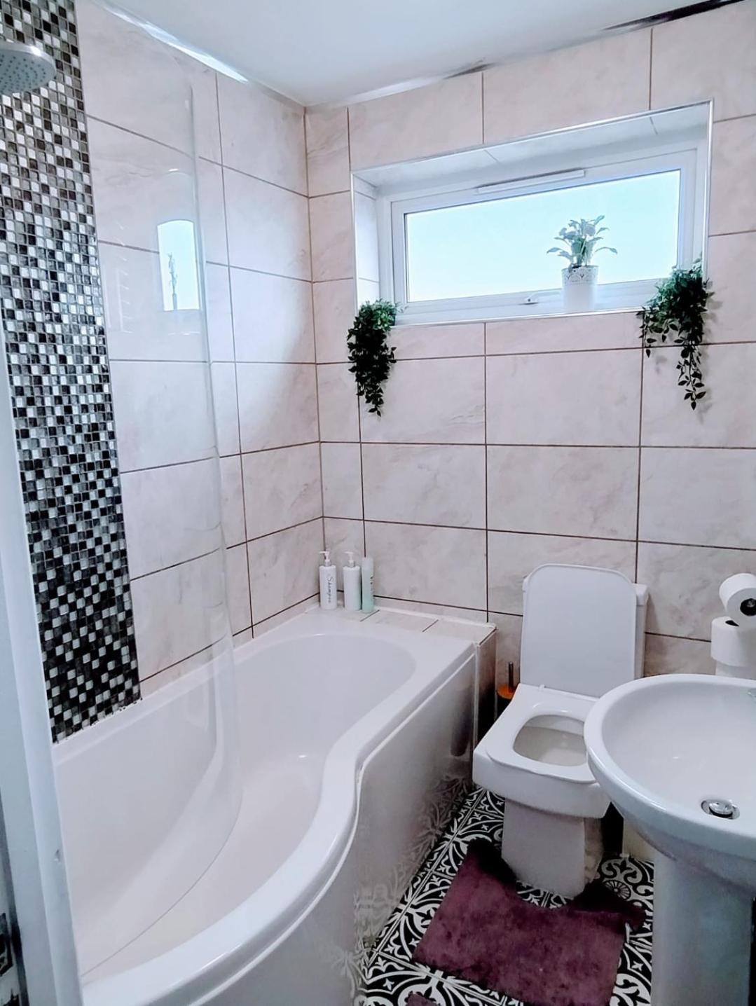 Spacious House In Central Manchester Esterno foto